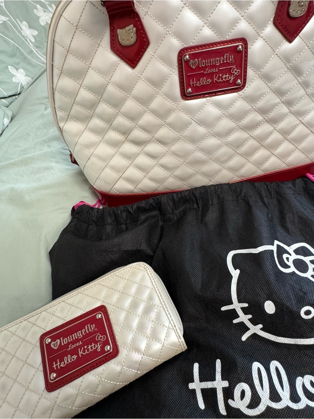 HelloKitty LoungeflySet Quilted Purse & Wallet Set with Red Logo Plaque - Picture 3 of 16